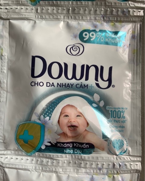 Dây 10 gói nước xả vải đậm đặc Downy dịu nhẹ Hương sả 21ml