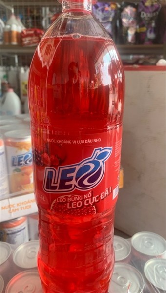 Nước khoáng LEO vị lựu dâu nho 1500ml