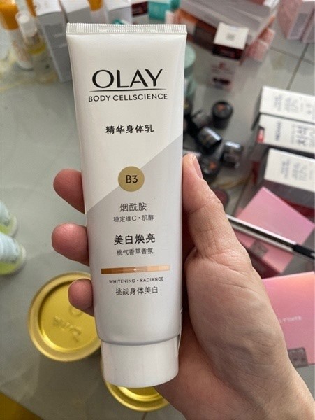 Sữa dưỡng thể Olay B3 Whitening & Radiance trắng da