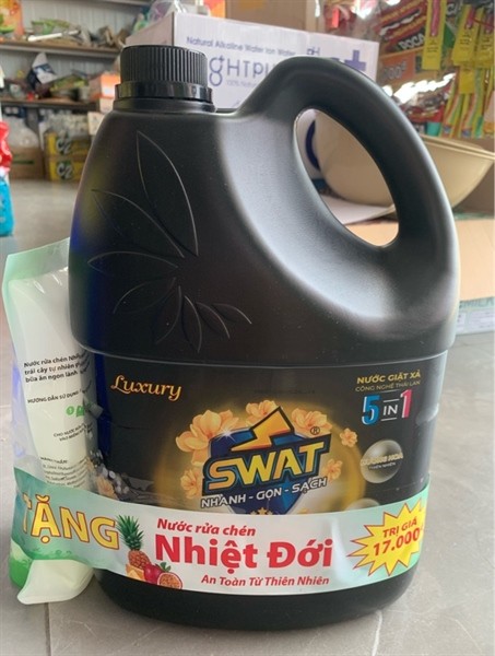 Nước giặt xả SWAT luxury Hương hoa thiên nhiên can đen 3,8 kg