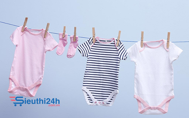 [GIẢI ĐÁP CHI TIẾT] Nên chọn nước giặt hay bột giặt cho bé?